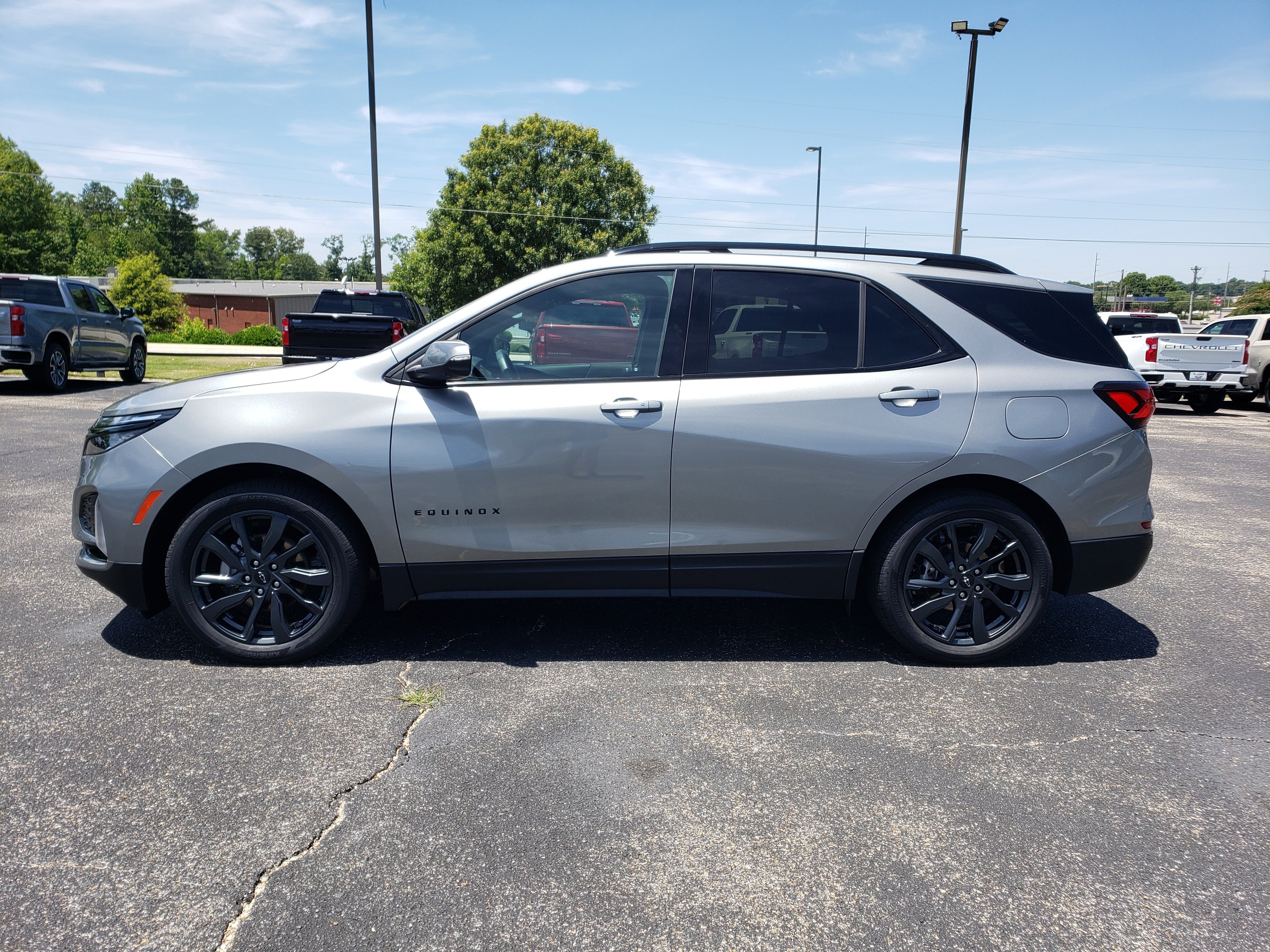Used 2023 Chevrolet Equinox RS w/ RS Leather Package FWD image 6
