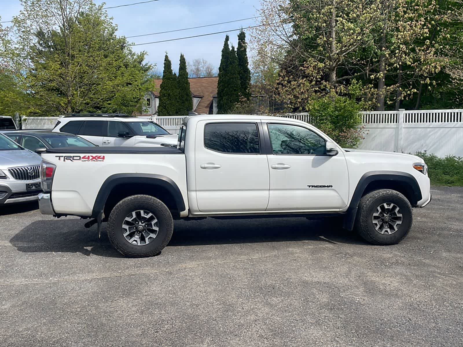 Used 2022 Toyota Tacoma TRD Off-Road AWD/4WD image 11