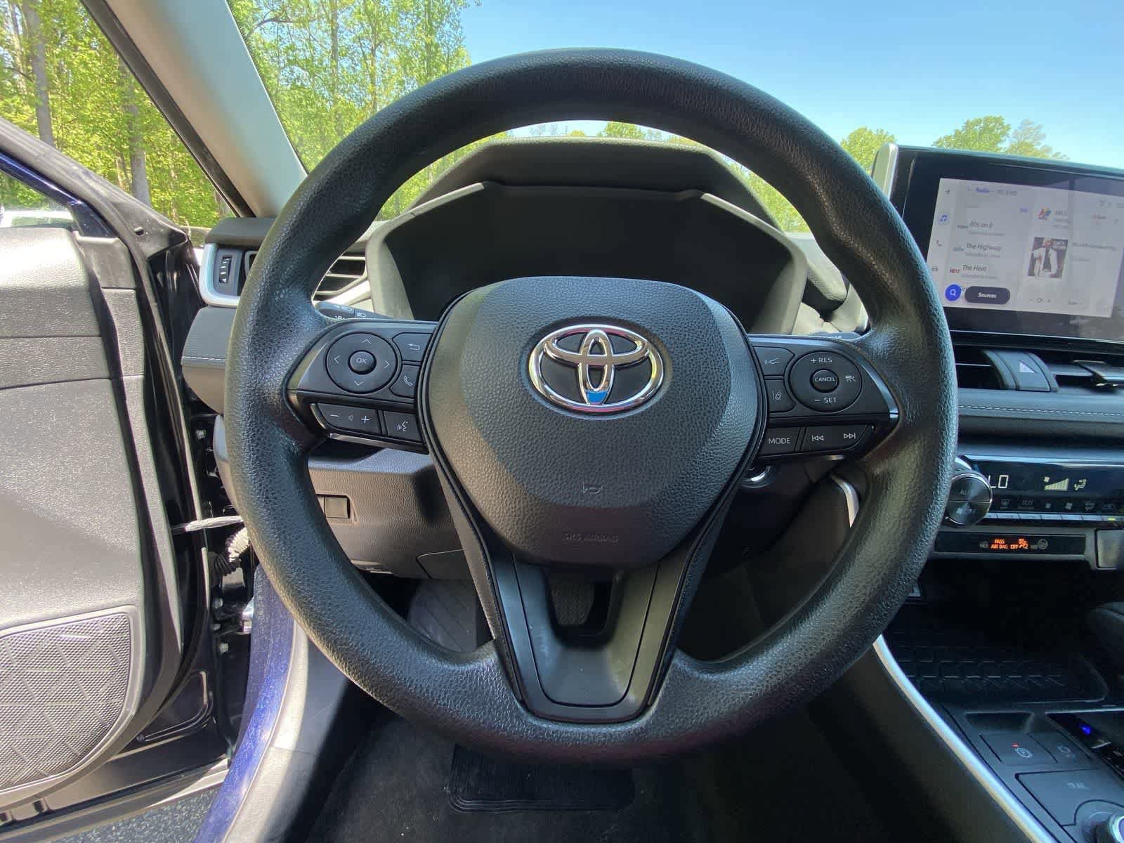 Used 2024 Toyota RAV4 XLE AWD/4WD image 52