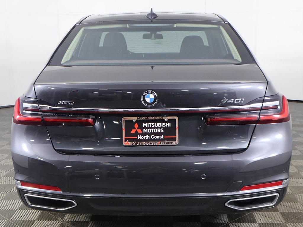 Used 2022 BMW 740i xDrive w/ Premium Package image 17