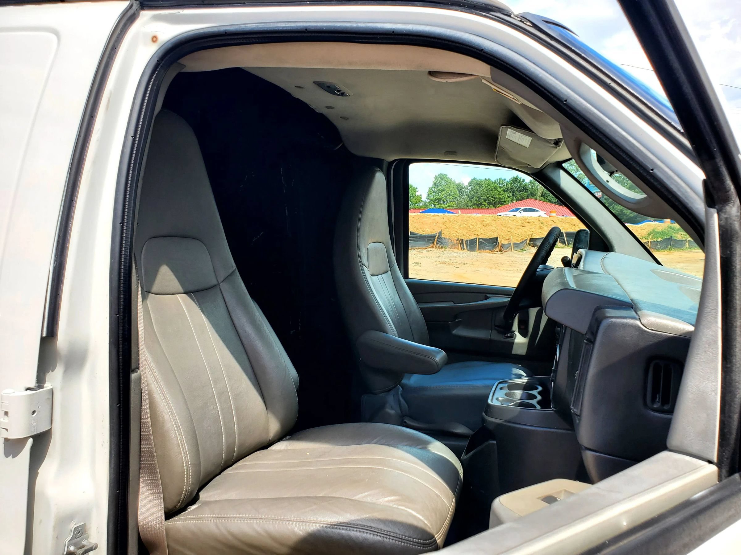 Used 2014 Chevrolet Express 1500 RWD image 25