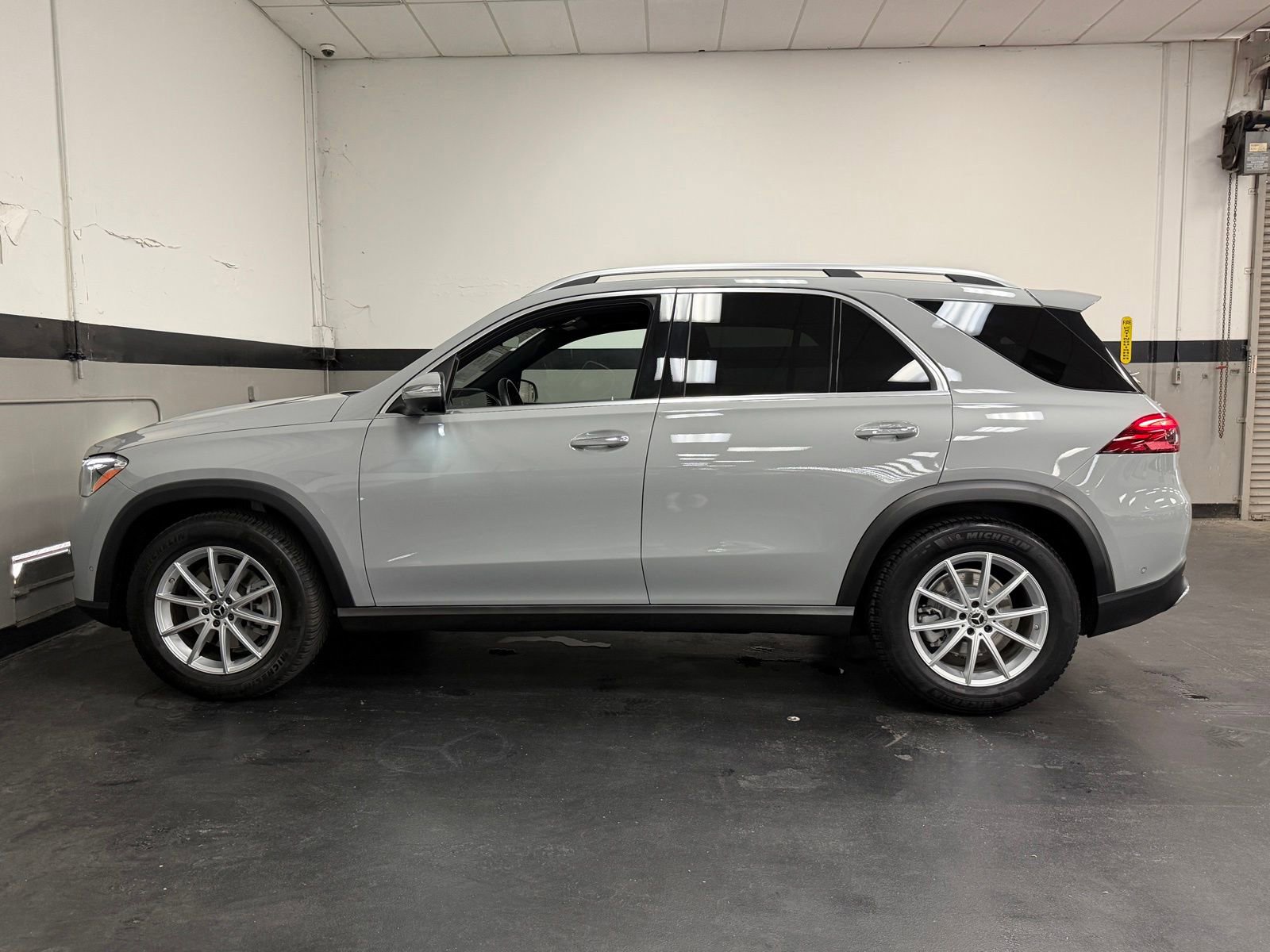 Used 2025 Mercedes-Benz GLE 350 4MATIC image 9