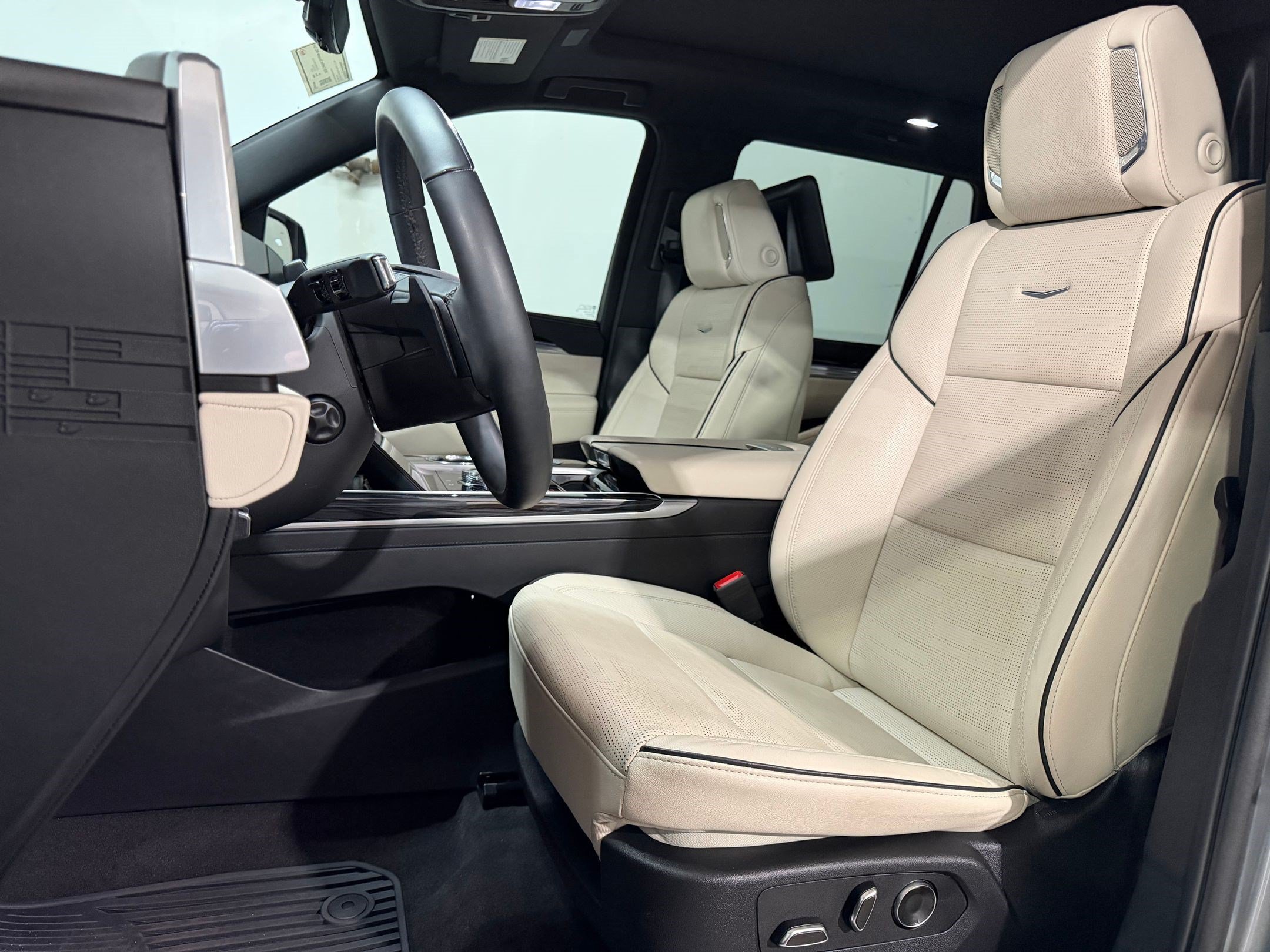 Certified 2025 Cadillac Escalade Sport w/ Touring Package AWD/4WD image 3