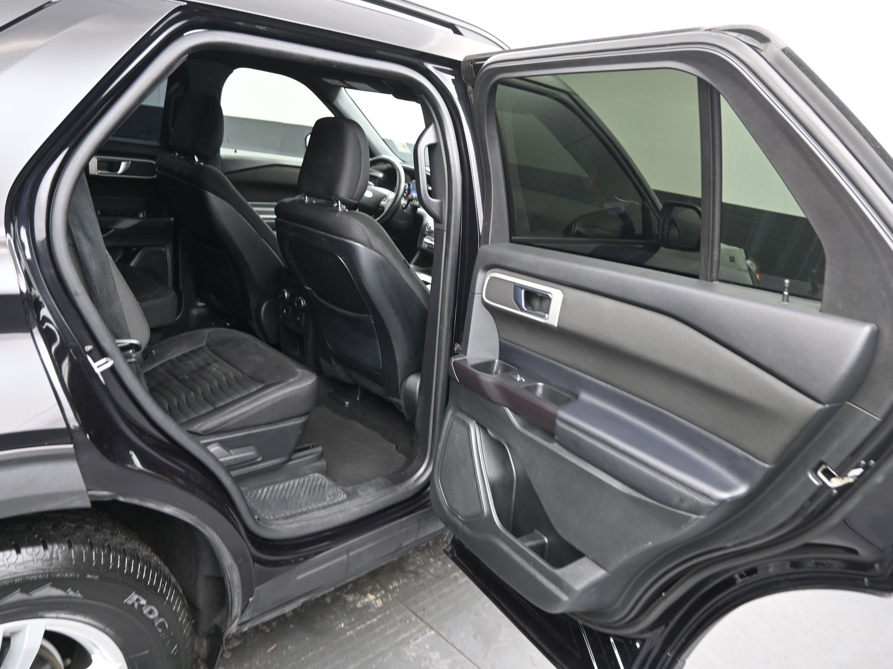 Used 2020 Ford Explorer XLT w/ Class III Trailer Tow Package image 12