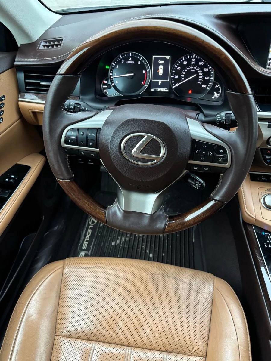 Used 2016 Lexus ES 350 w/ Luxury Package w/Wood Trim image 9