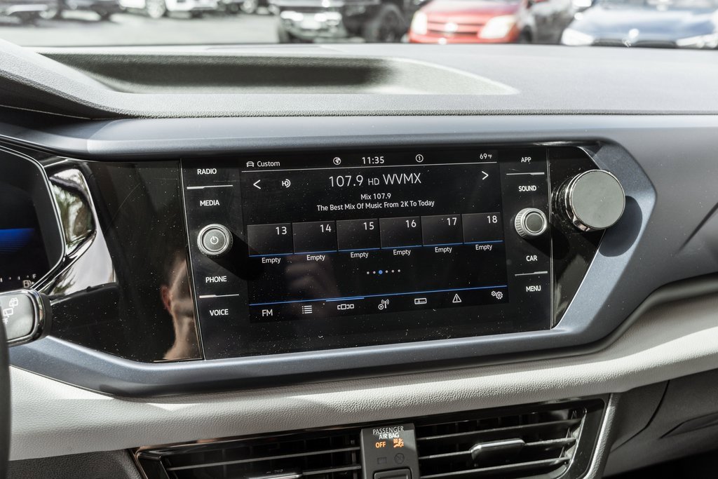 Used 2022 Volkswagen Taos SE image 17