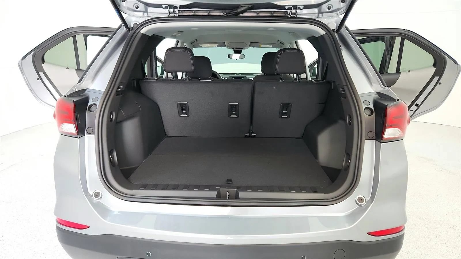 Used 2023 Chevrolet Equinox LS w/ LS Convenience Package FWD image 19
