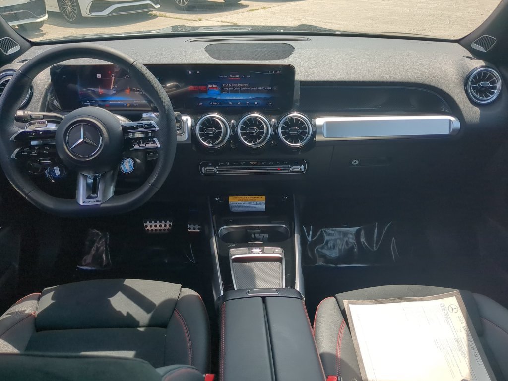 Used 2024 Mercedes-Benz GLB 35 AMG 4MATIC image 2