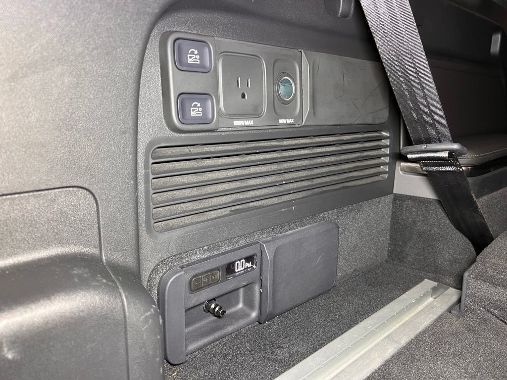 Used 2024 Rivian R1S Adventure AWD/4WD image 27