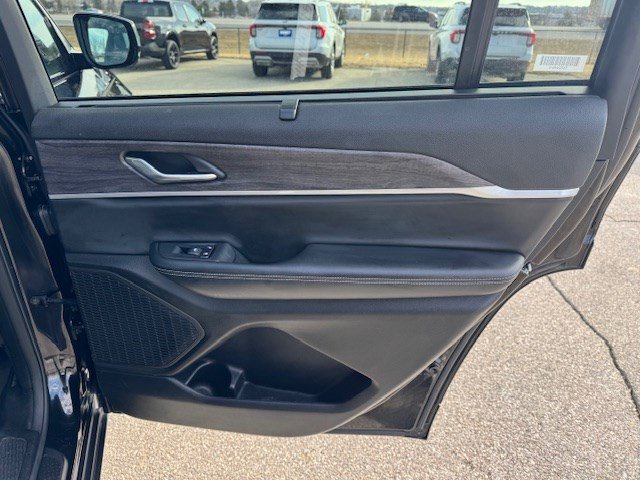 Used 2024 Jeep Grand Cherokee L Limited w/ Luxury Tech Group II image 34