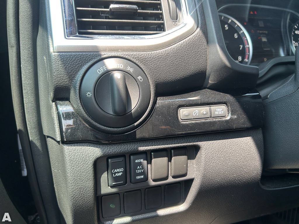 Used 2021 Nissan Titan SV w/ SV Convenience Package AWD/4WD image 29