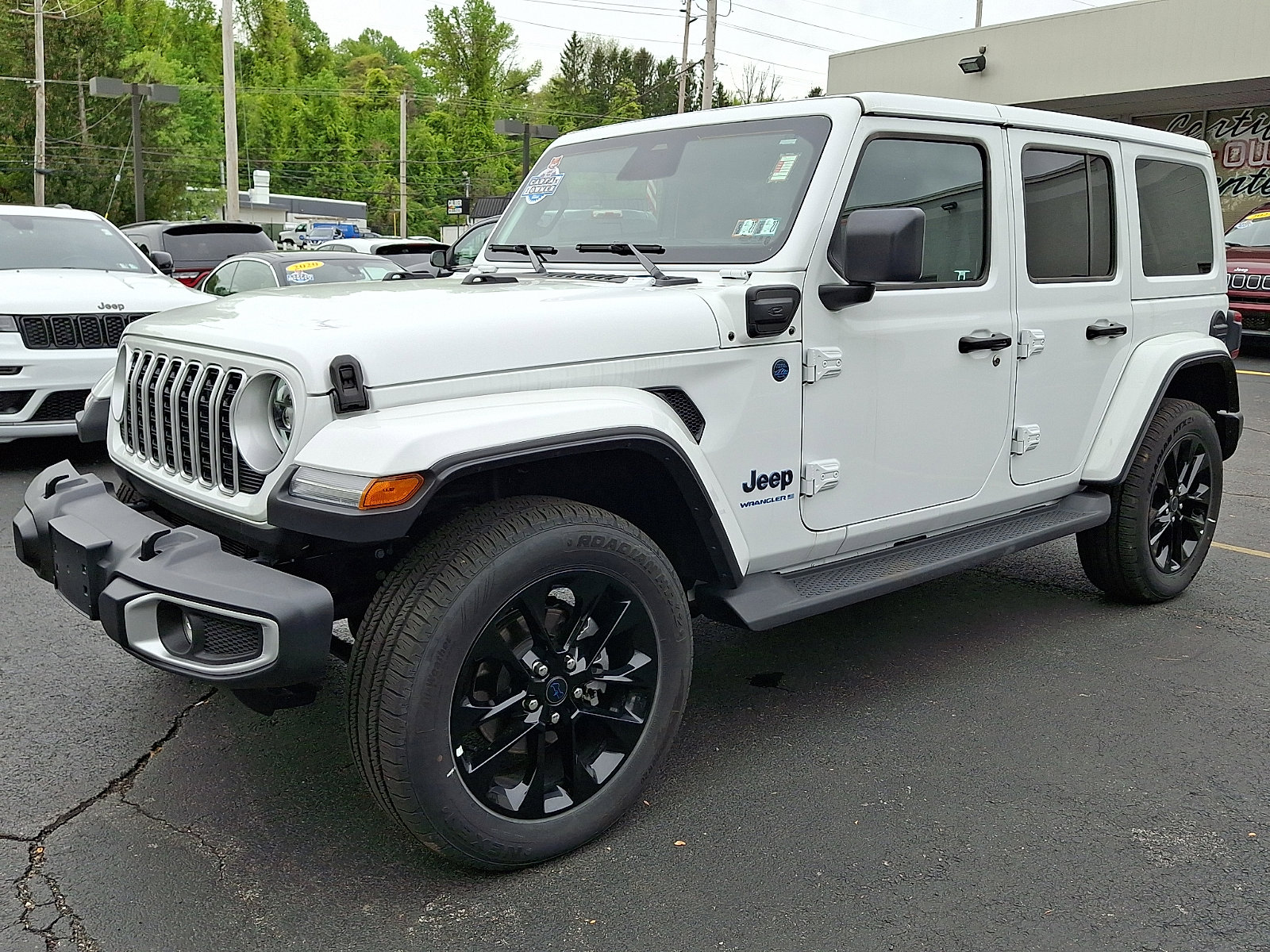 Certified 2025 Jeep Wrangler Unlimited Sahara AWD/4WD image 3
