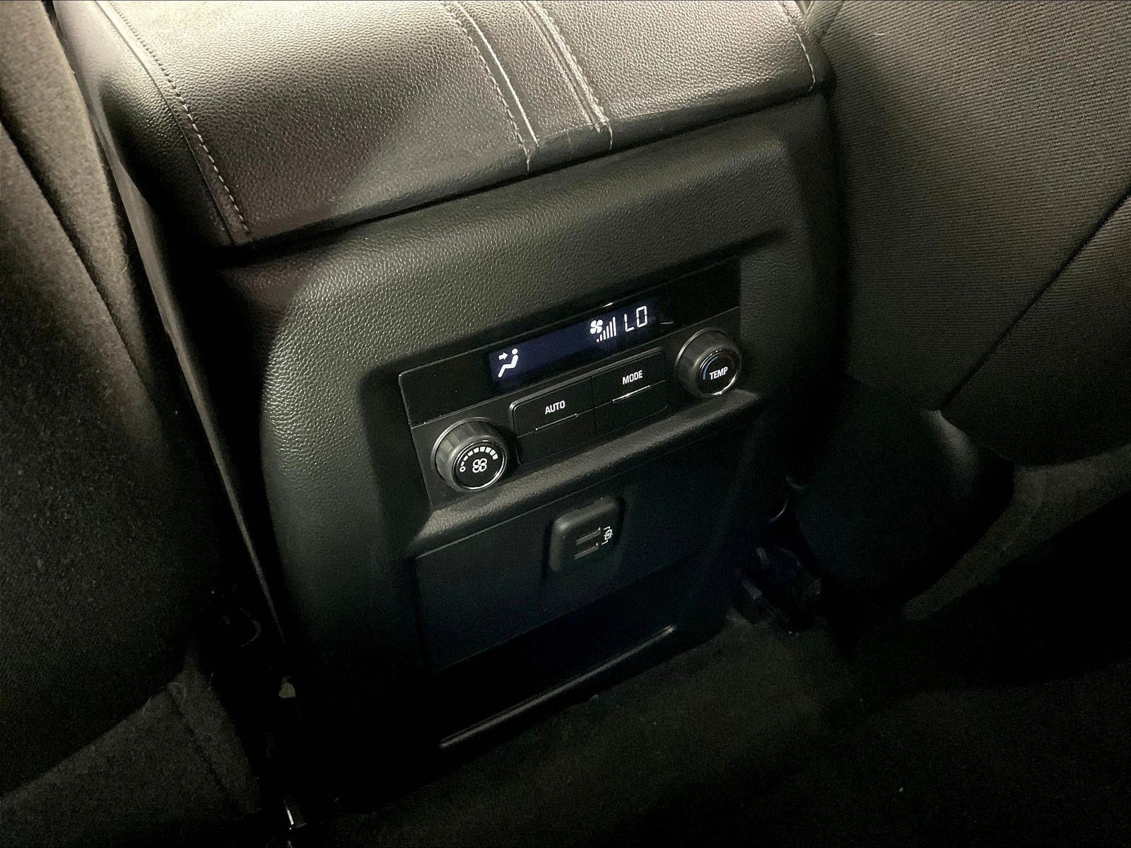 Used 2023 Chevrolet Traverse LT FWD image 10