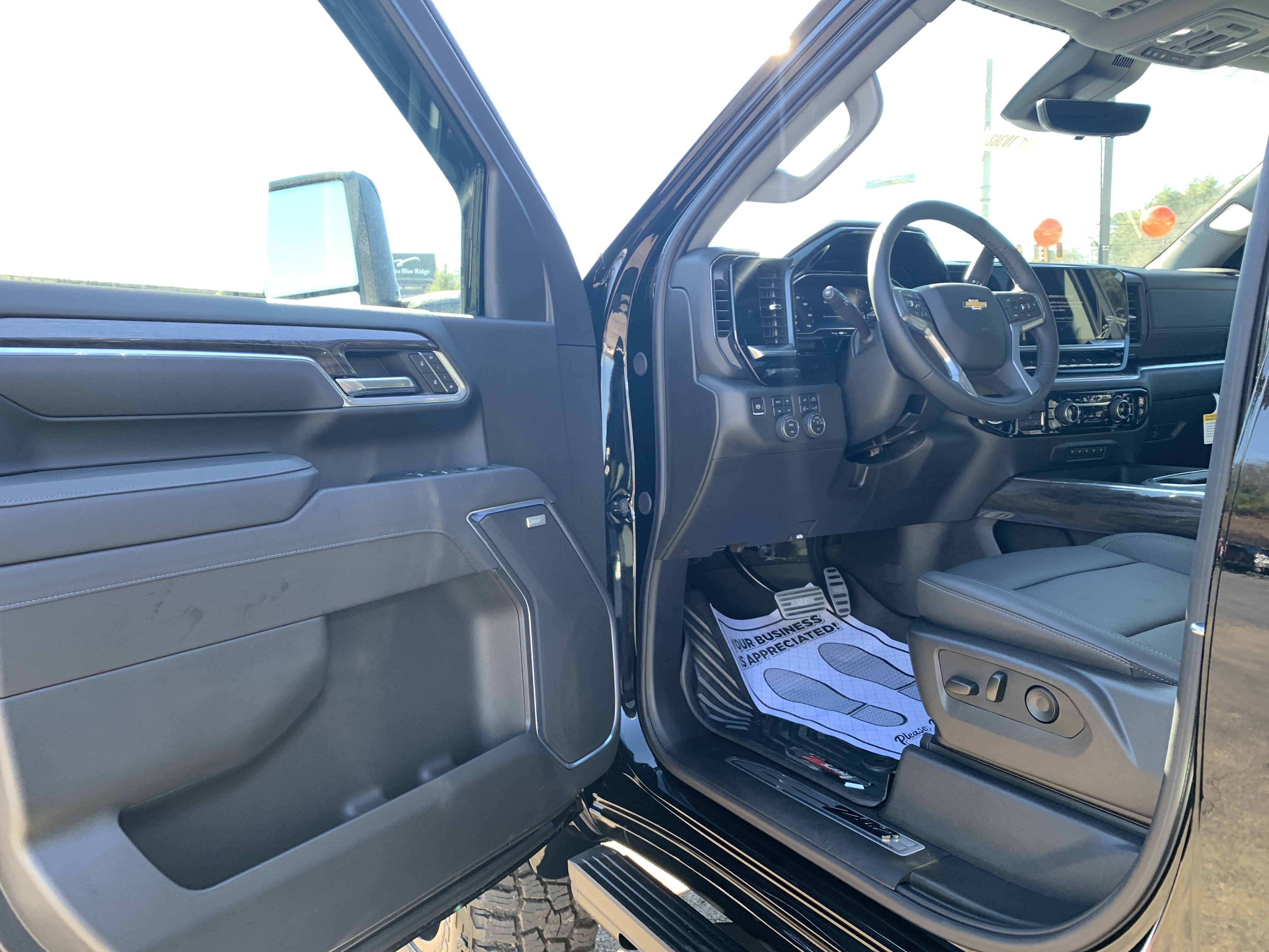 New 2025 Chevrolet Silverado 2500 LTZ w/ LTZ Premium Package AWD/4WD image 9