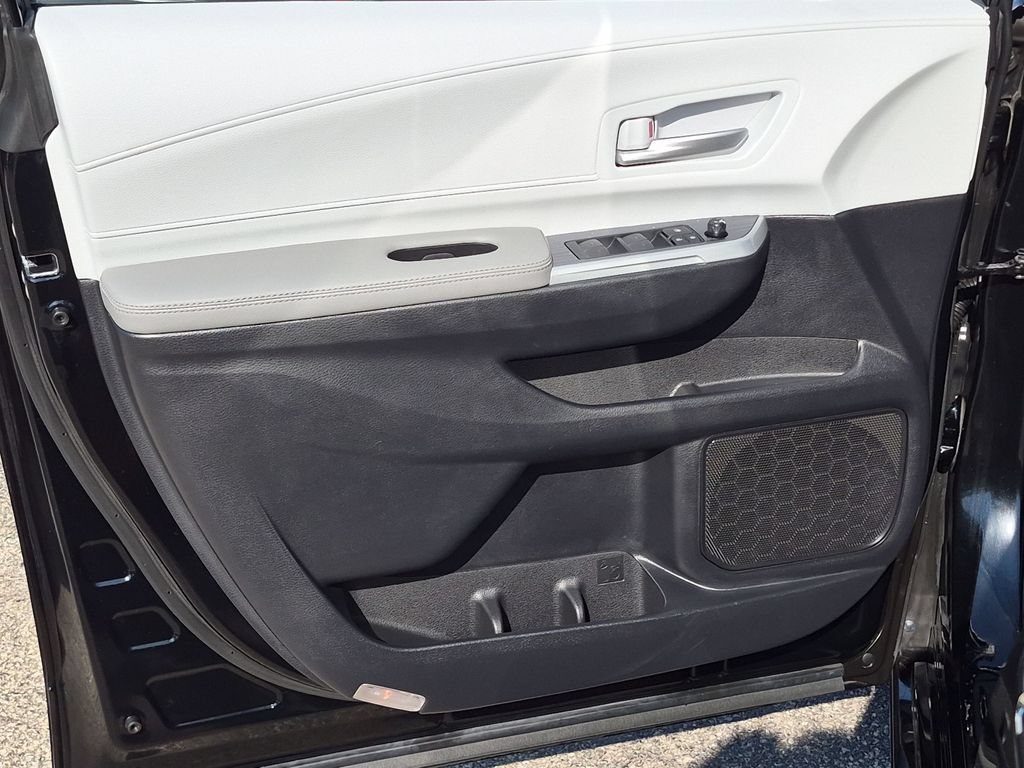 Used 2026 Toyota Sienna XLE FWD image 20