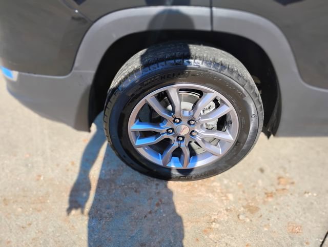 Used 2024 GMC Terrain SLT image 12