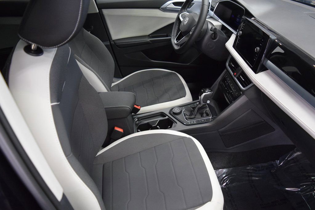 New 2025 Volkswagen Taos SE image 7