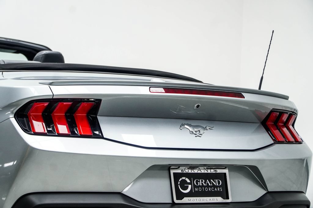 Used 2025 Ford Mustang Premium RWD image 16