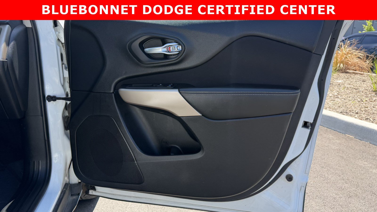 Used 2018 Jeep Cherokee Latitude FWD image 27