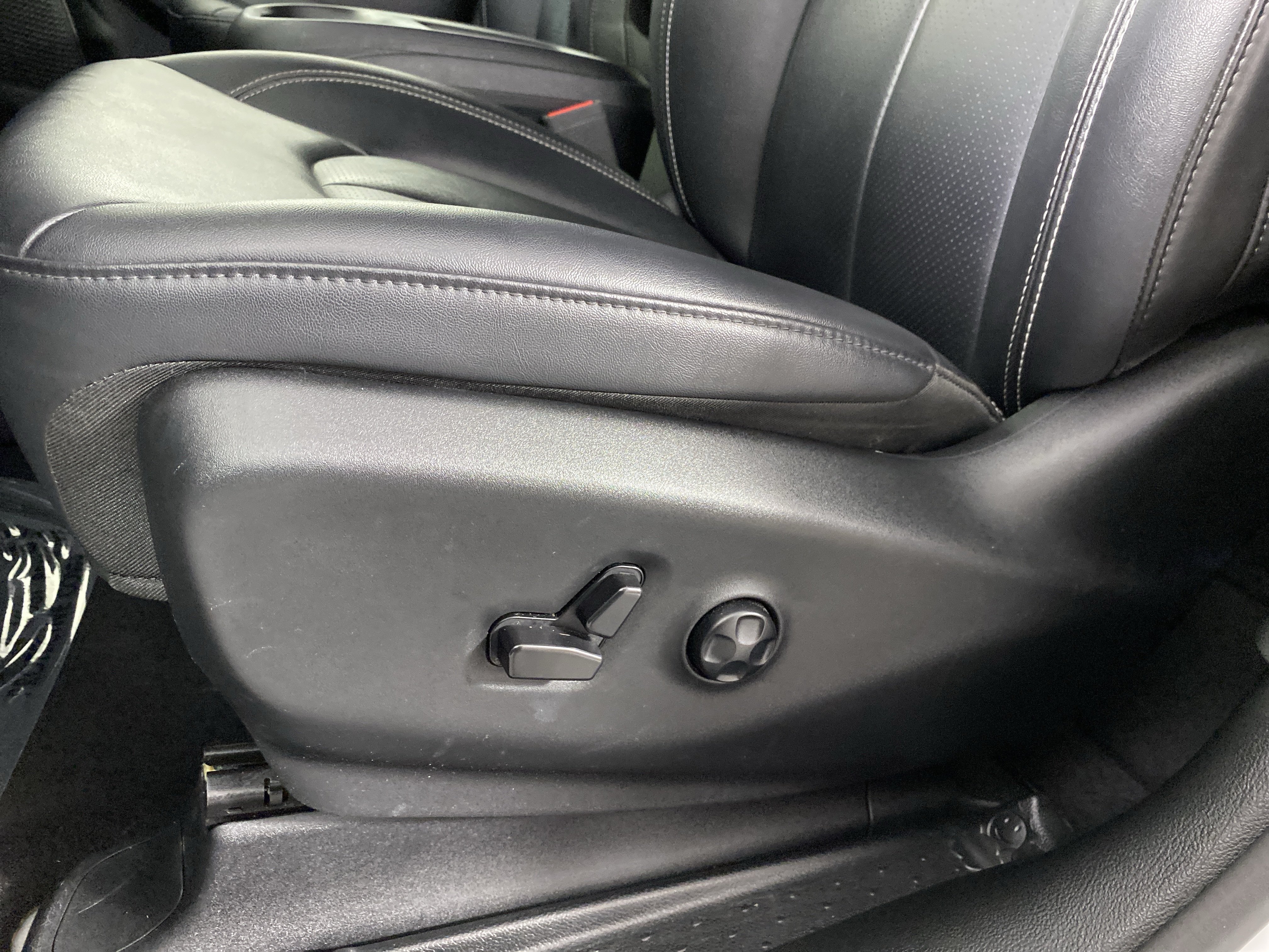 Used 2025 Chrysler Pacifica Select FWD image 17