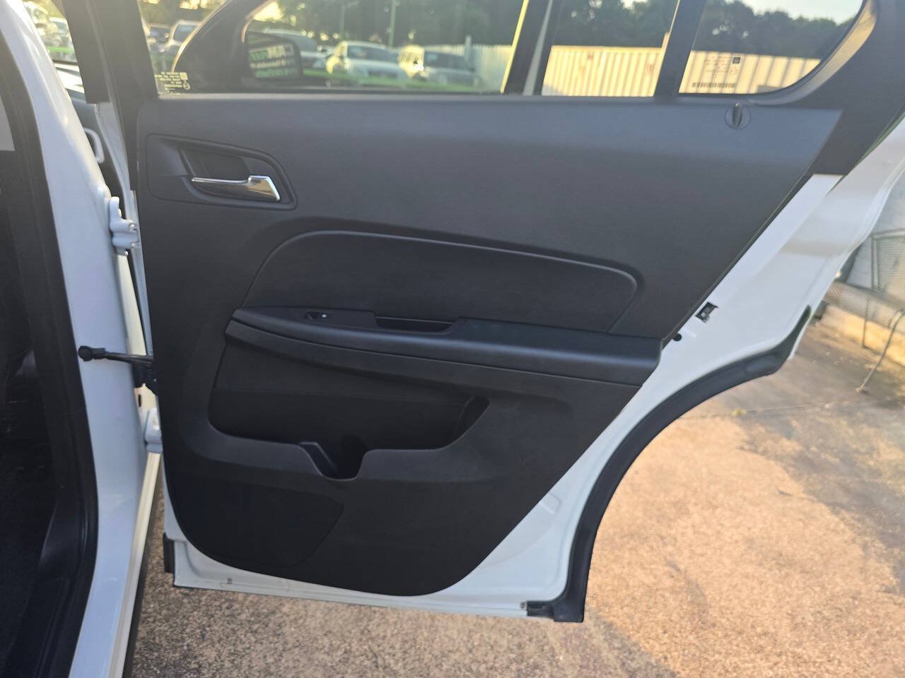 Used 2017 Chevrolet Equinox LS AWD/4WD image 23