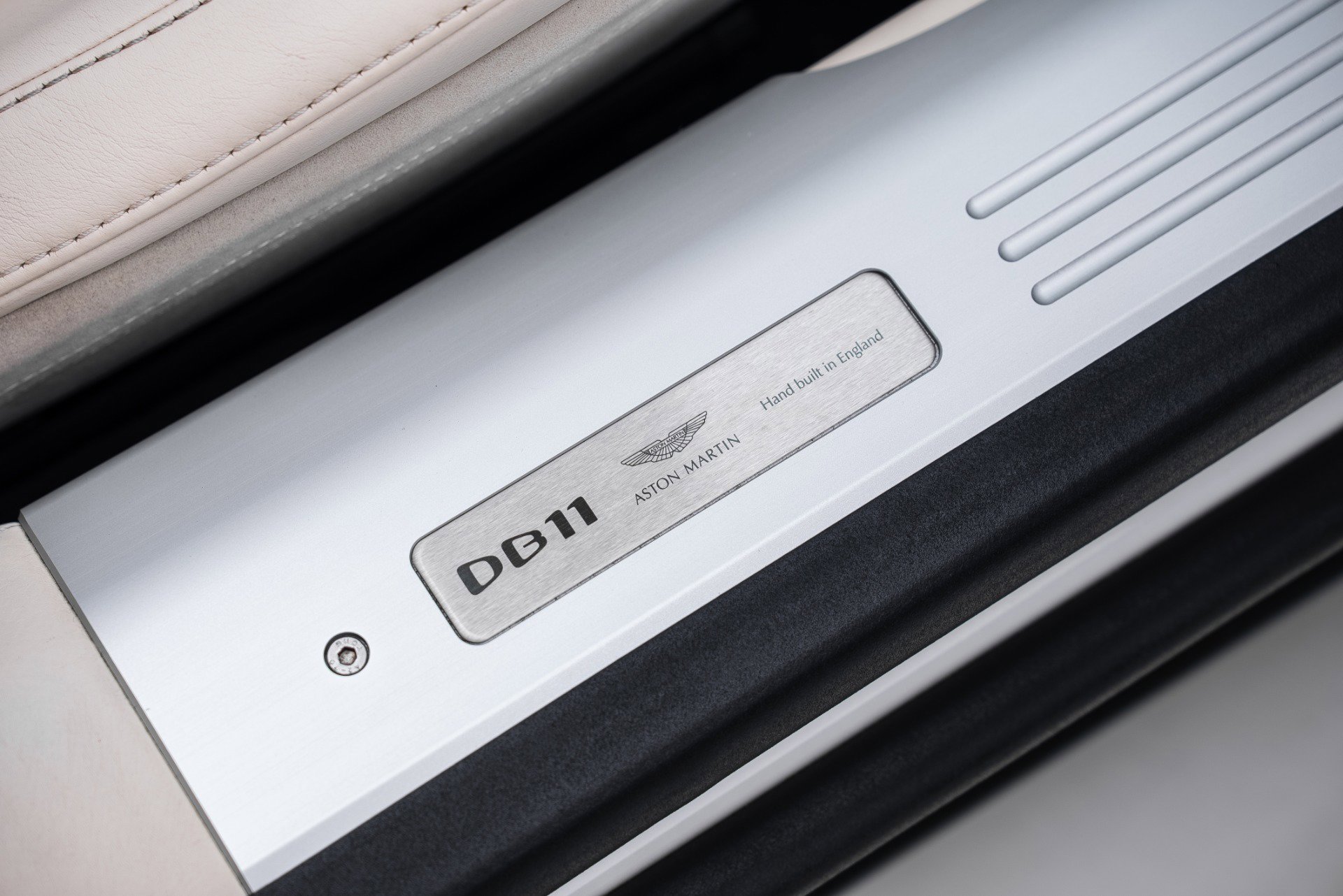 Used 2020 Aston Martin DB11 Volante image 36