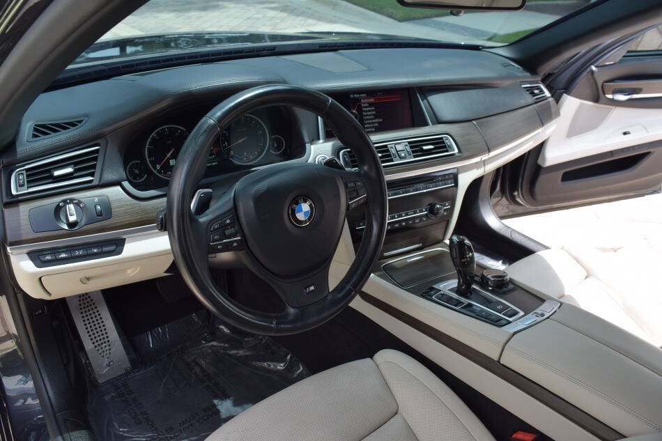 Used 2015 BMW 750i RWD image 41