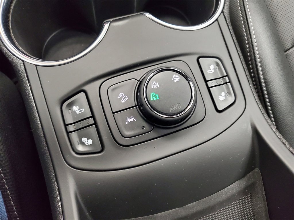 Used 2023 GMC Terrain SLT w/ Elevation Edition image 25