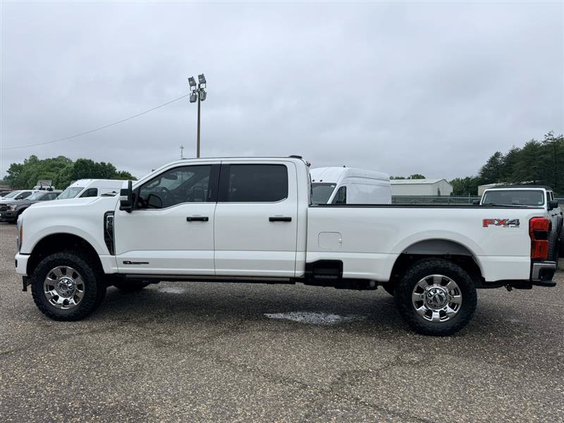 Used 2023 Ford F350 Lariat w/ Lariat Ultimate Package AWD/4WD image 8