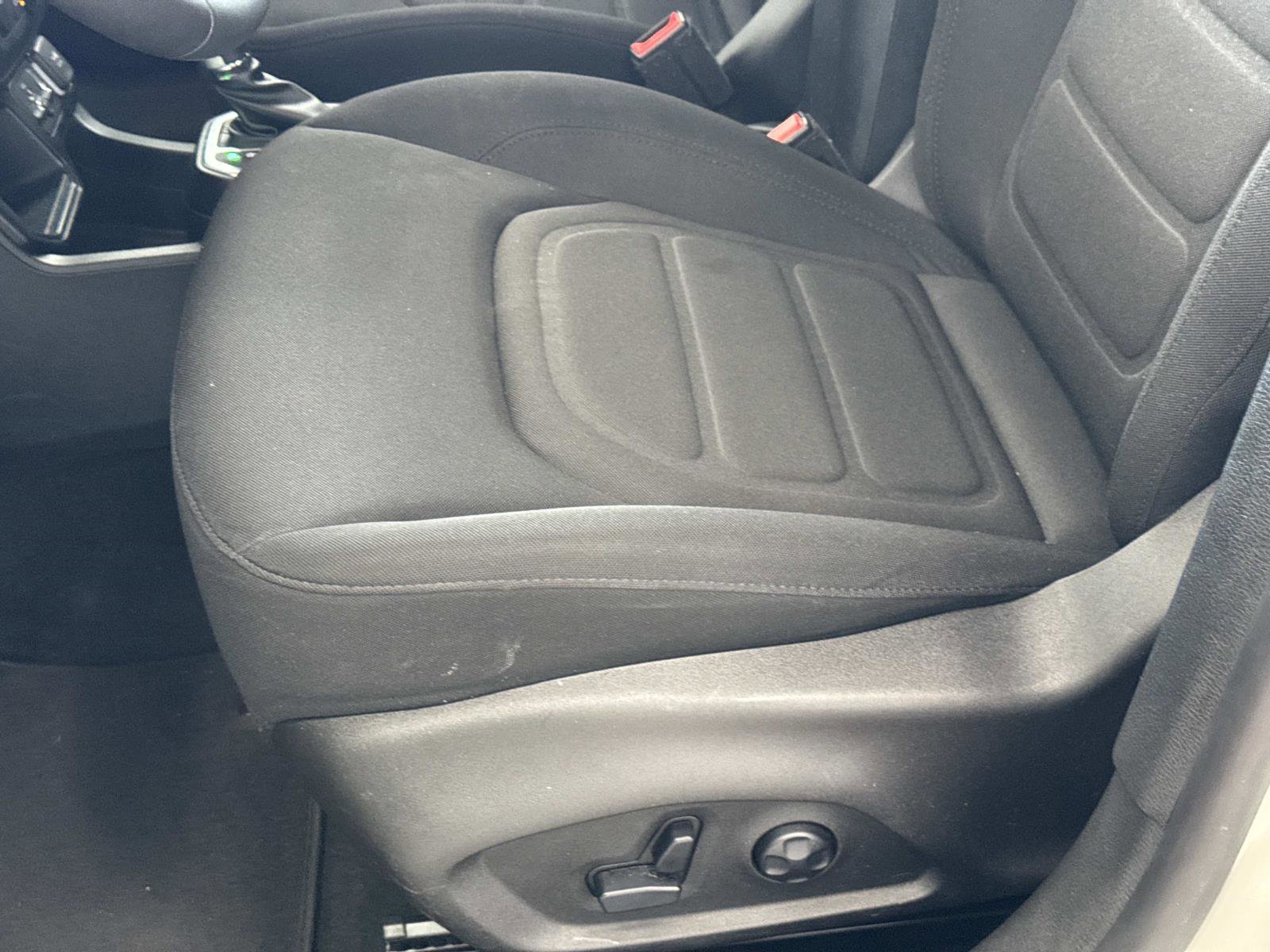 Used 2018 Jeep Renegade Latitude w/ UConnect 8.4 Nav Group FWD image 12