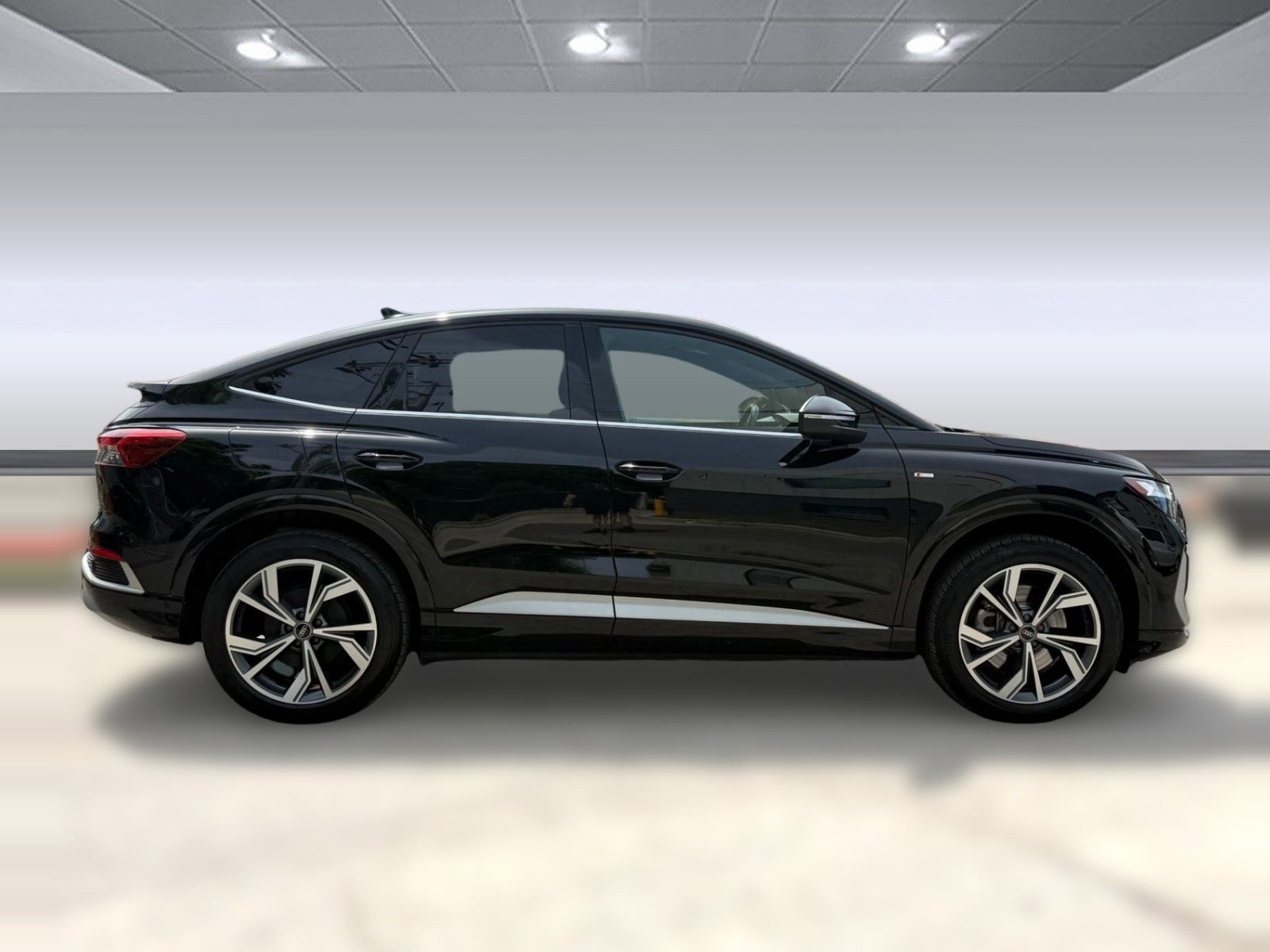 Used 2024 Audi Q4 e-tron Premium Plus w/ Premium Plus AWD/4WD image 8