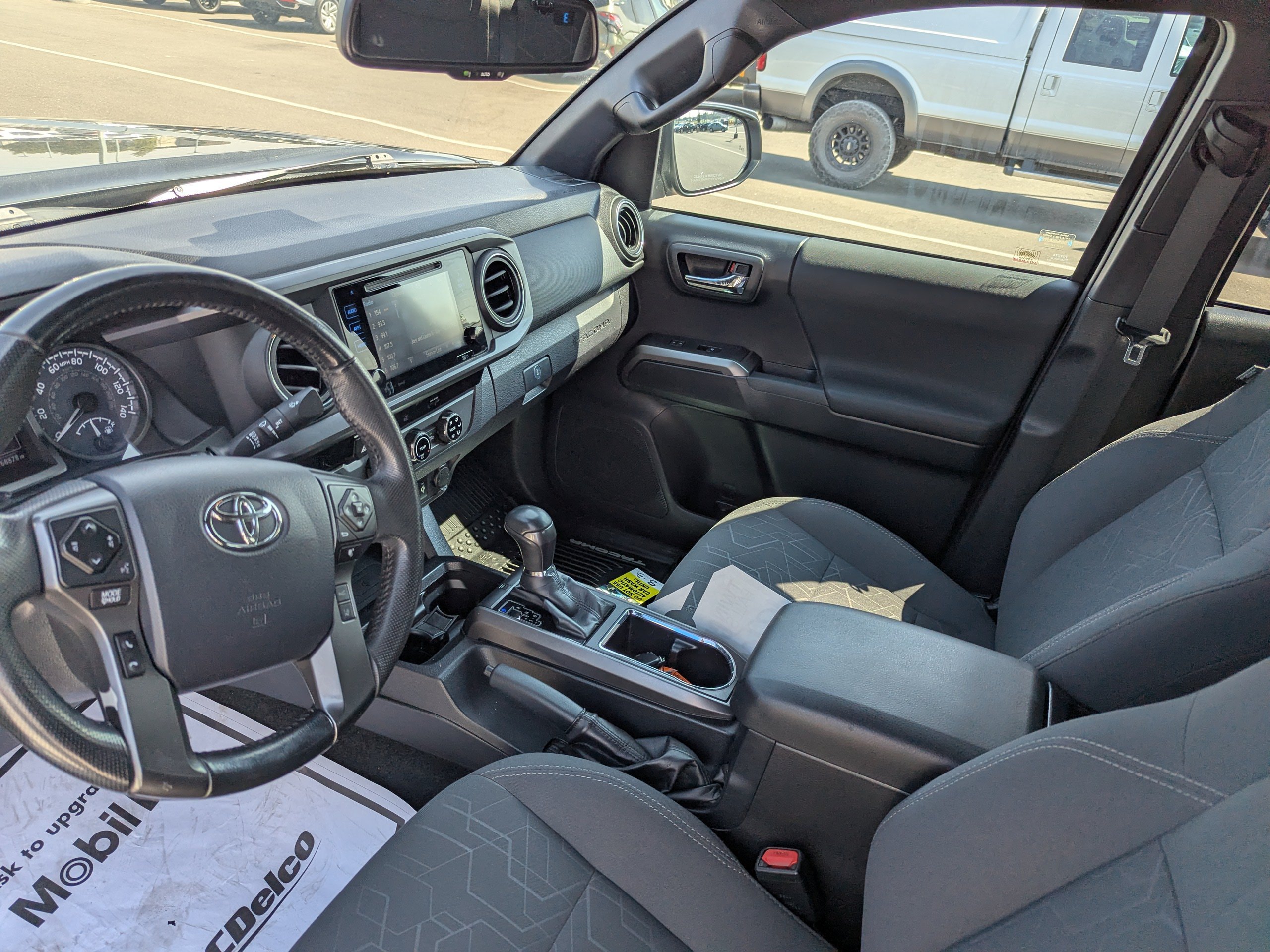 Used 2018 Toyota Tacoma TRD Off-Road w/ Technology Package AWD/4WD image 13