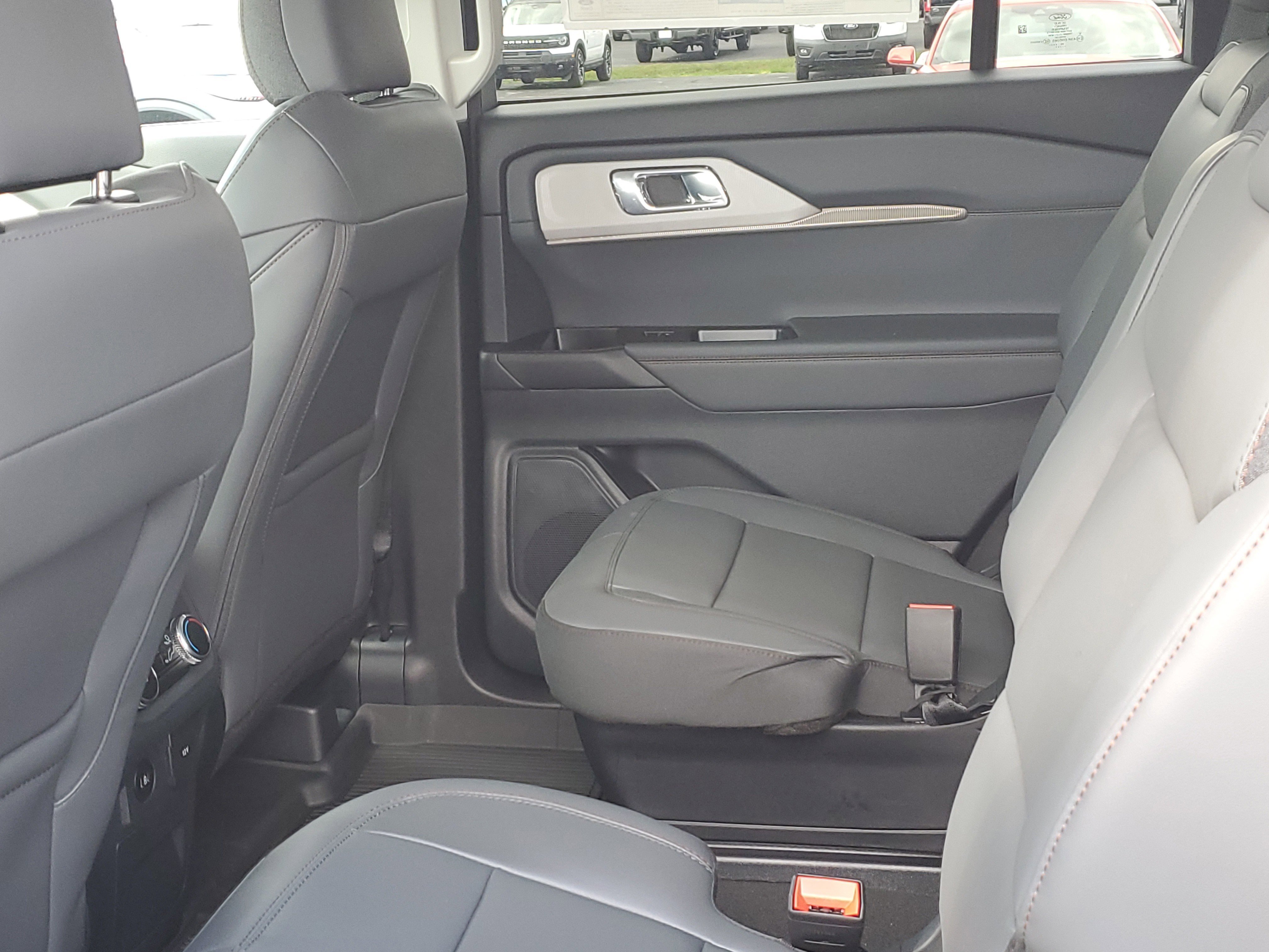 New 2025 Ford Explorer Active w/ Active Comfort Package image 10