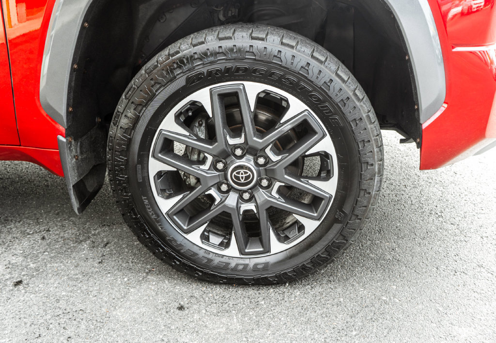 Used 2023 Toyota Tundra Limited AWD/4WD image 5