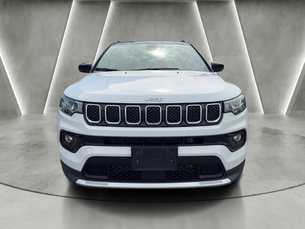 Used 2023 Jeep Compass Limited AWD/4WD image 2