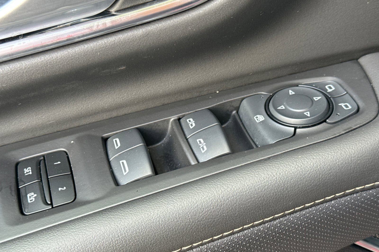 Used 2024 GMC Yukon SLT image 11