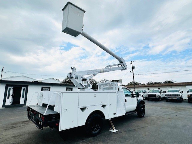 Used 2009 Ford F550 2WD Regular Cab Super Duty image 6
