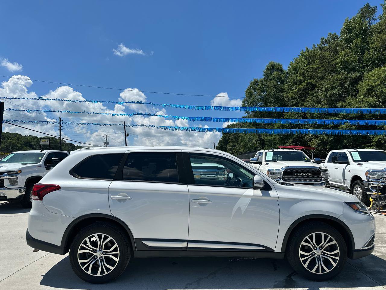 Used 2017 Mitsubishi Outlander SE AWD/4WD image 8