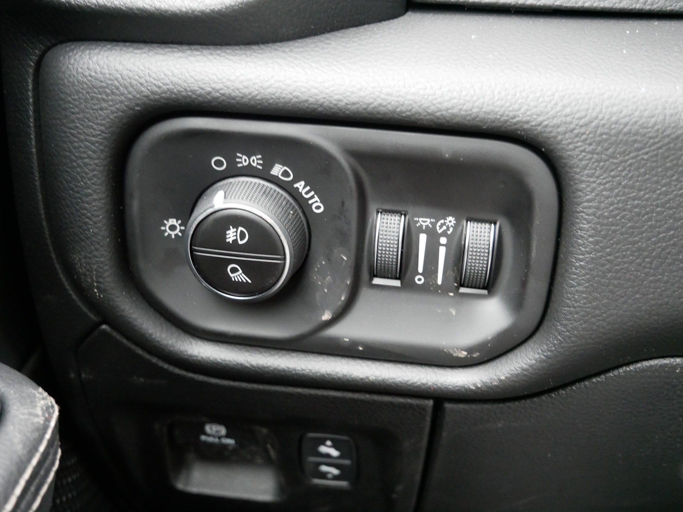 New 2026 RAM 1500 Laramie w/ Night Edition image 18