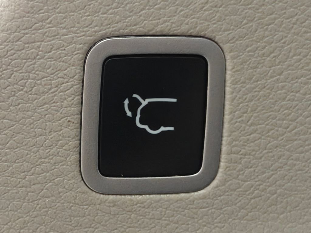 Used 2021 Chrysler Pacifica Touring-L image 36