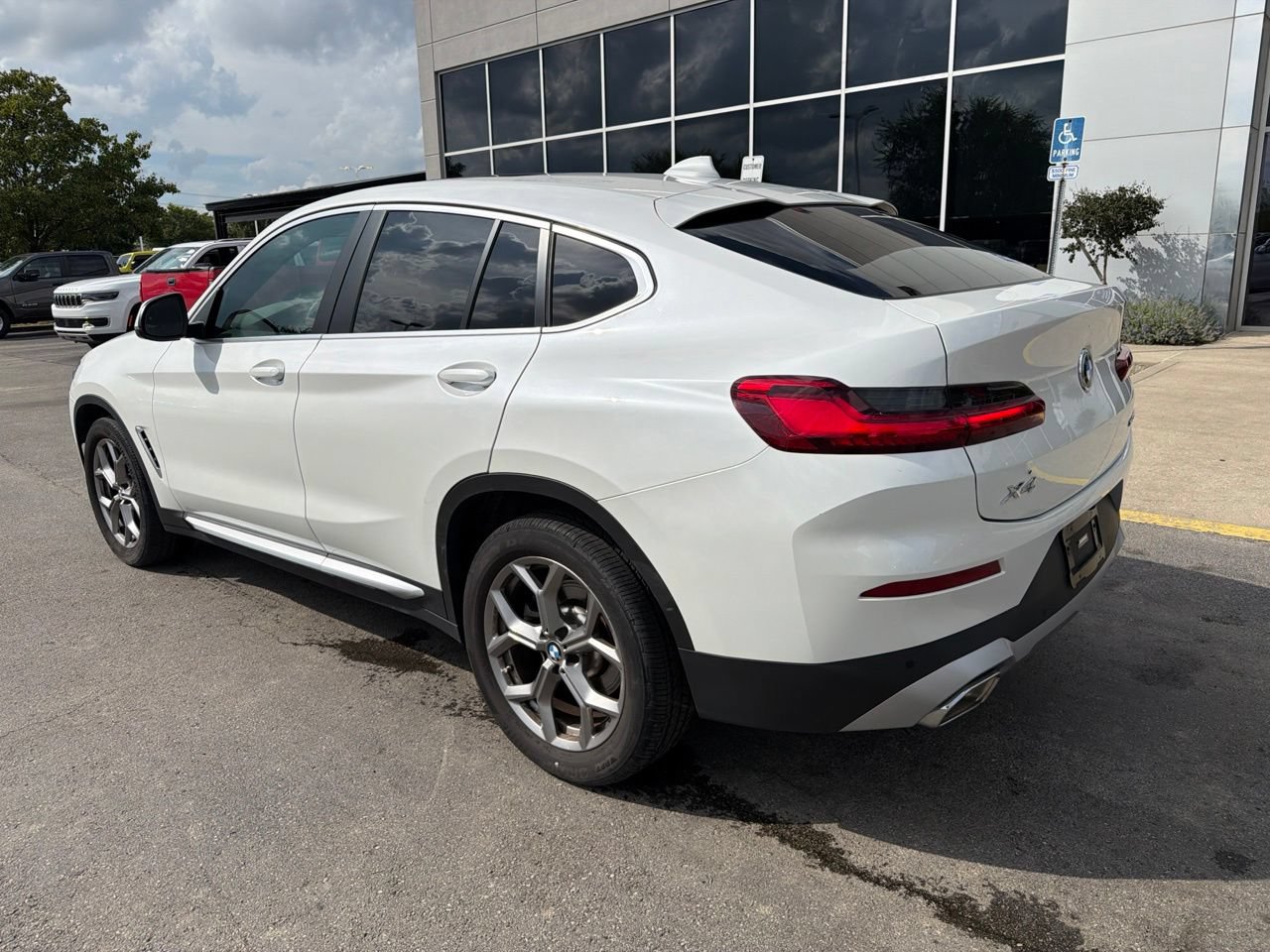 Used 2022 BMW X4 xDrive30i AWD/4WD image 6
