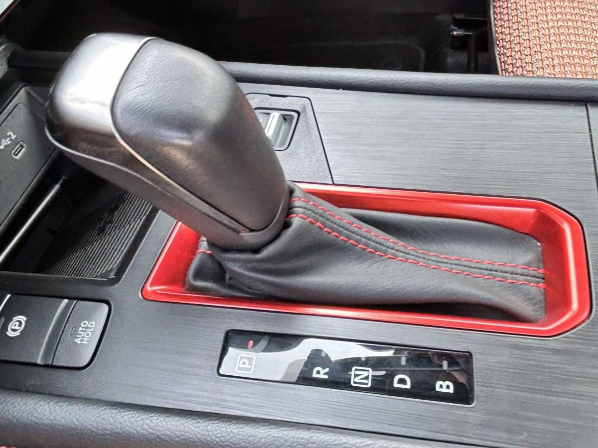 Used 2025 Nissan Kicks SR w/ SR Premium Package FWD image 18