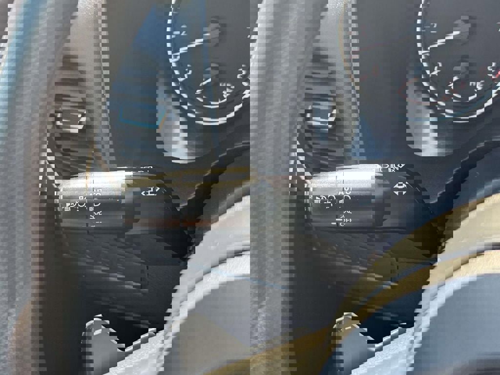 Used 2023 Nissan Rogue S AWD/4WD image 22