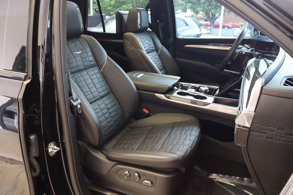 Used 2025 Cadillac Escalade V w/ LPO, ONYX Package AWD/4WD image 31