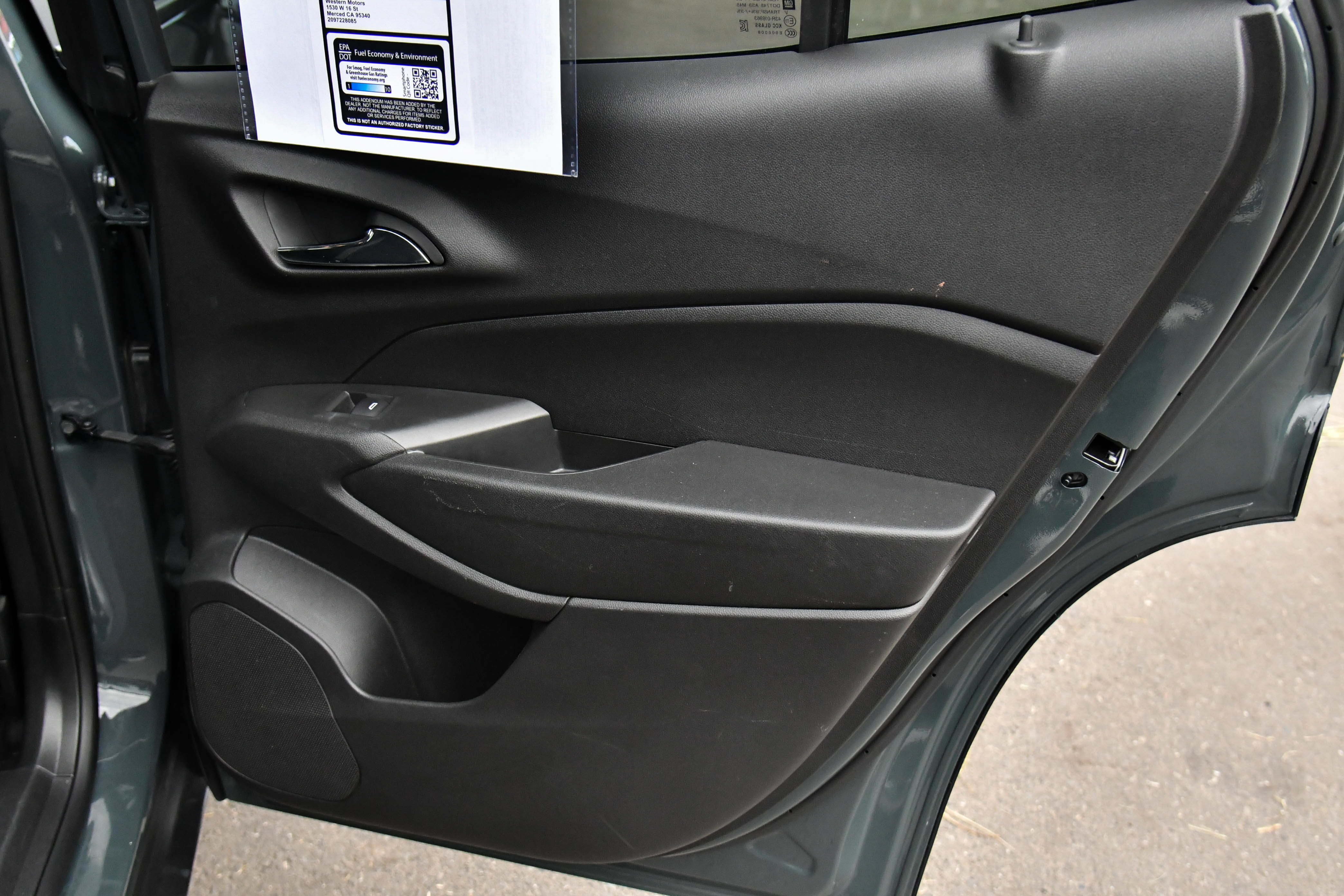 Used 2025 Chevrolet Trax LT FWD image 40