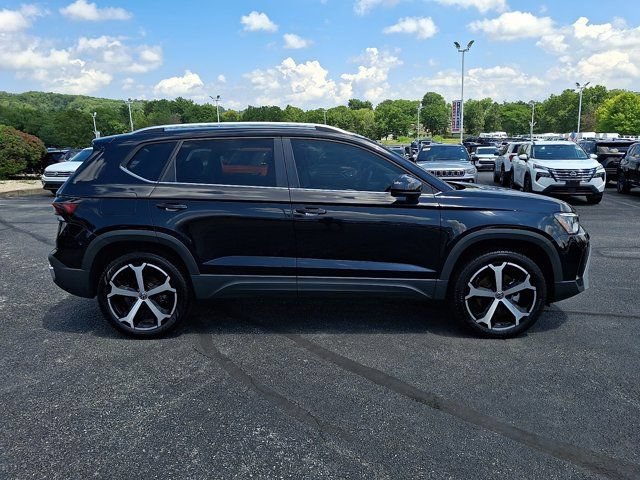 Used 2025 Volkswagen Taos SEL AWD/4WD image 9