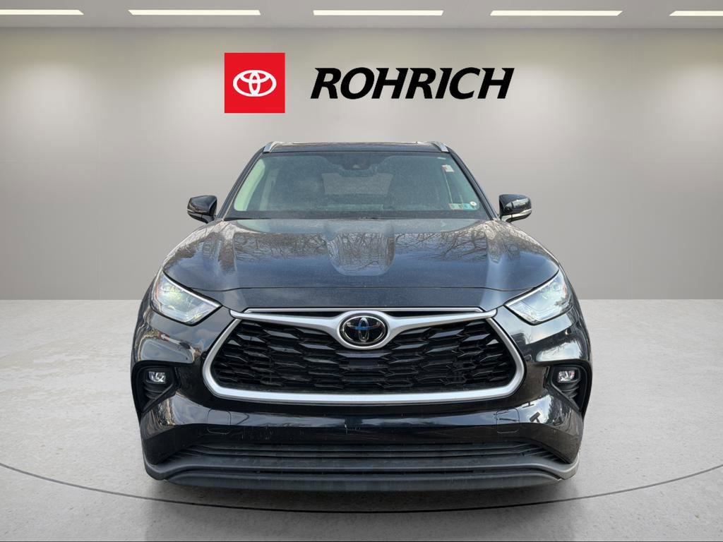 Used 2023 Toyota Highlander XLE image 2
