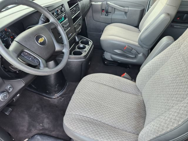Used 2025 Chevrolet Express 3500 LS RWD image 4