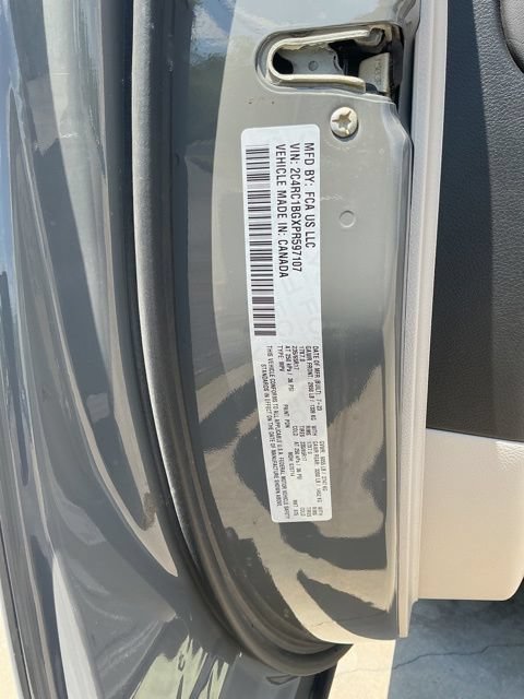 Used 2023 Chrysler Pacifica Touring-L FWD image 28