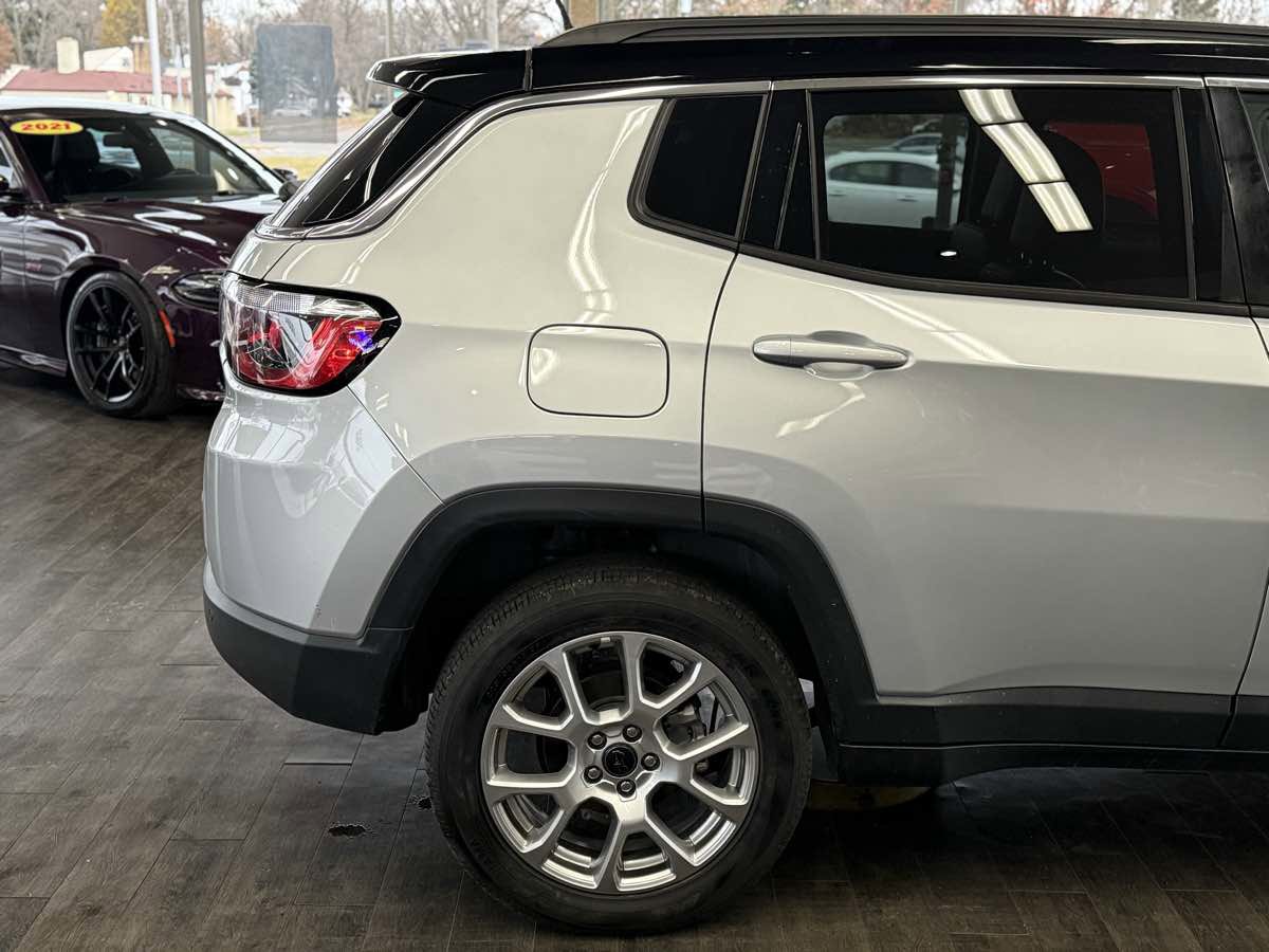 Used 2025 Jeep Compass Limited image 17